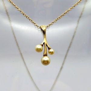 Vintage Sarah Coventry triple pearl necklace